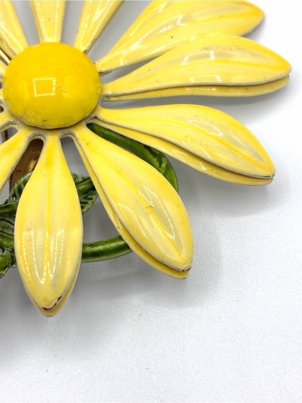 Vintage Yellow Daisy Flower Brooch Enamel Mid Century Floral Pin - Picture 3 of 11